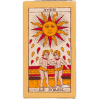 Dos de la boîte « Tarot de Marseille » (Héron), illustré par la carte XVIII – “LE SOLEIL” avec un soleil rayonnant au-dessus de deux personnages.