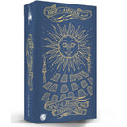 Coffret Tarot de Marseille revisité, boîte bleu marine avec illustration dorée d’un soleil, de bougies et de cartes étalées.