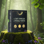 Coffret noir et or Le Tarot Symbolique d'Oswald Wirth posé sur une souche, illustré de trois médaillons d'arcanes et de géométrie dorée mystique.