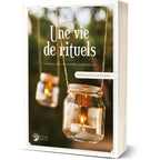 Livre "Une vie de rituels" de Phoenix LeFae et Gwion Raven aux éditions Danaé avec photo de photophores suspendus.