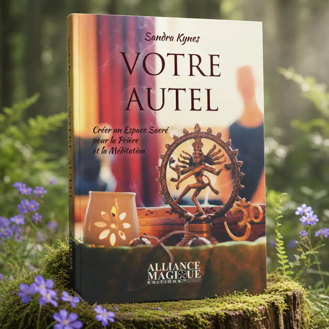 Livre Votre Autel de Sandra Kynes posé sur une souche, illustré par un espace sacré avec une statue de Shiva, un brûle-parfum et le symbole Om.