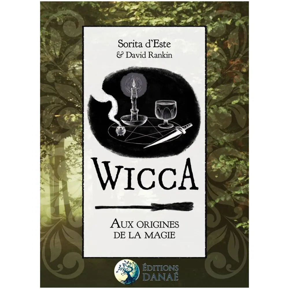 Couverture du livre Wicca : Aux origines de la magie de Sorita d'Este et David Rankin aux Éditions Danaé, illustrée d'outils rituels traditionnels.